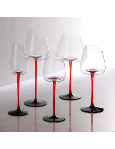 602214 -  verre a champagne coudé avec pied rouge et fond noir