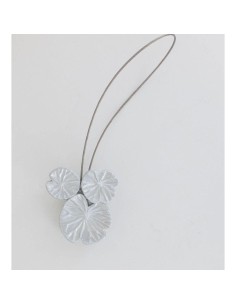 28021934-embrasse resine aimantee trio de nenuphars mm - gris/blanc