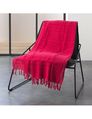 jete de fauteuil a franges 150 x 150 cm coton tisse lilia framboise